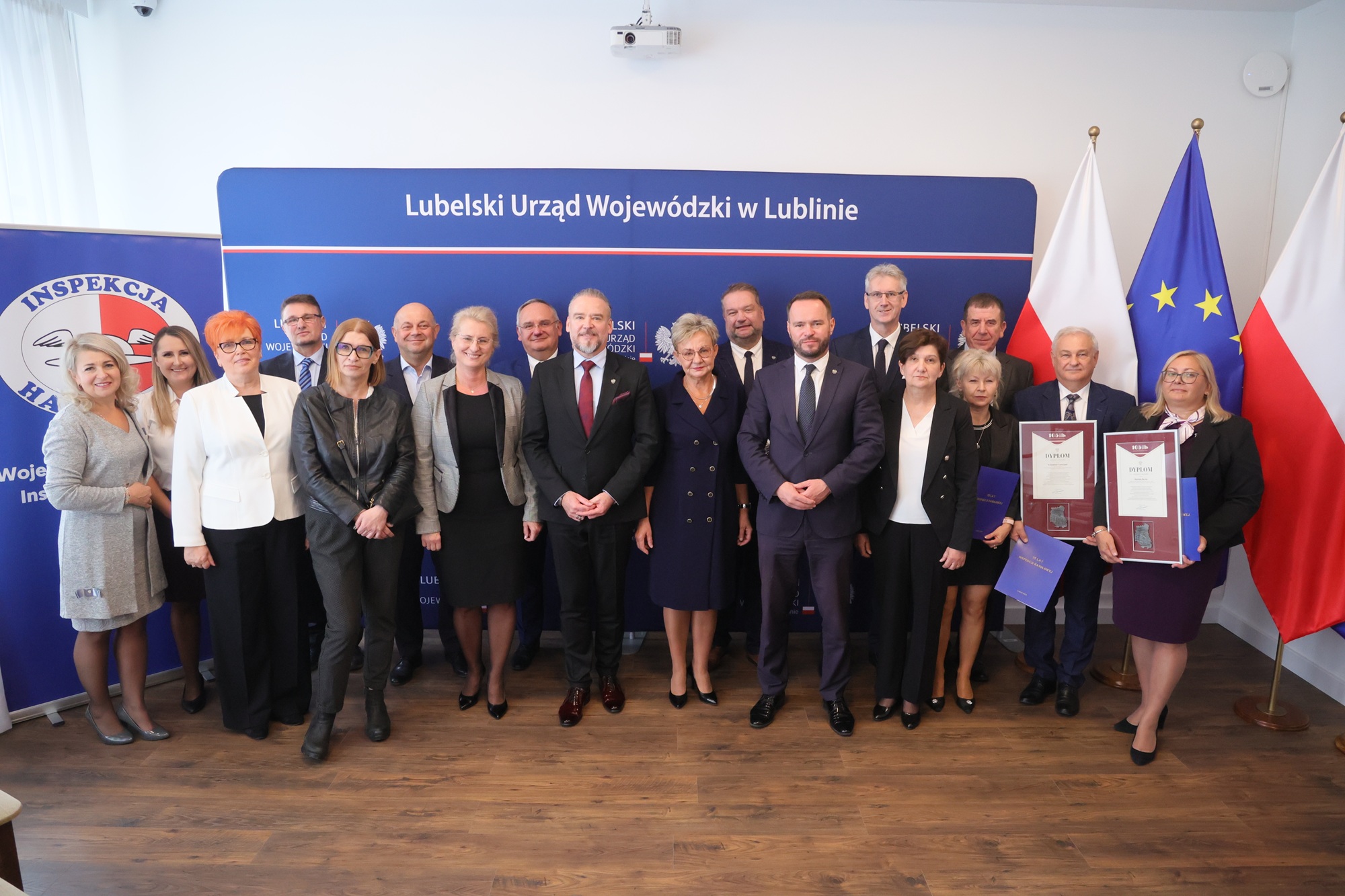 Pamiątkowe zdjęcie ze spotkania jubileuszowego.